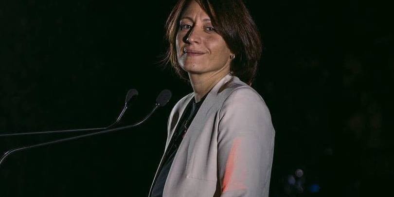 ელენე ხოშტარია